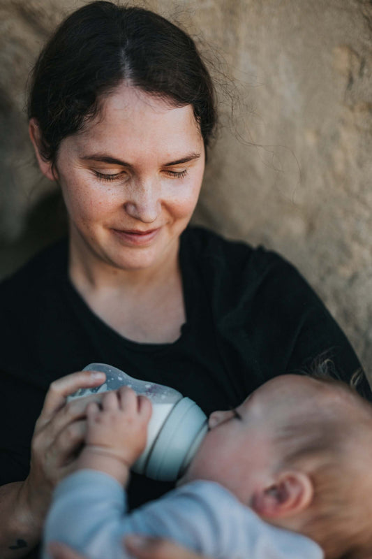 How to Introduce a Bottle to a Breastfed Baby